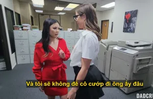 Ông bố của năm tranh thủ bú lồn con gái