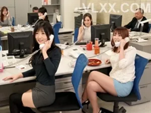 Cuộc đối thoại thật thú vị. Cô gái trẻ ngoại tình và yêu cầu bạn thân của mình tặng người tình 3 xu