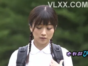 Nhiều góc độ và nhiều tư thế để quan hệ với cô bạn gái Lolita tóc hai đuôi Miaomiao, từ cửa sổ cao tới trần nhà với cặp mông đẹp, không dùng bao cao su, từ phía sau vào ghế treo, quan hệ và xuất tinh vào trong...